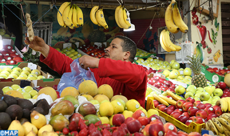 عملية تزويد السوق الوطني بكل أنواع الفواكه تمر في ظروف عادية
