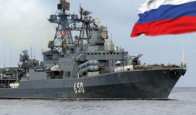 روسيا تعلن ضبط مدمرة حربية أميركية تعمل “بشكل غير قانوني” في مياهها الإقليمية