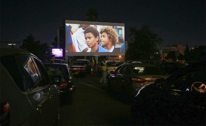 مهرجان الخرطوم.. السودانيون يشاهدون الأفلام من سياراتهم لأول مرة