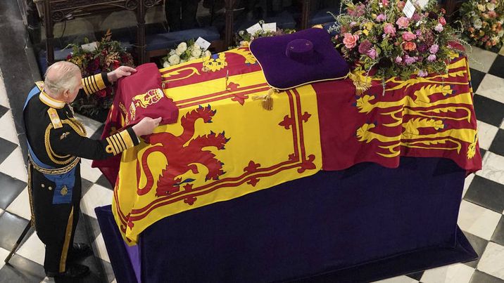 بعد جنازة تاريخية: دفن الملكة إليزابيث بجوار زوجها
