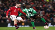 epa10512296 Luke Shaw (L) of Manchester United in action against Luiz Henrique of Real Betis during the UEFA Europa League Round of 16, 1st leg match between Manchester United and Real Betis in Manchester, Britain, 09 March 2023. EPA-EFE/Adam Vaughan