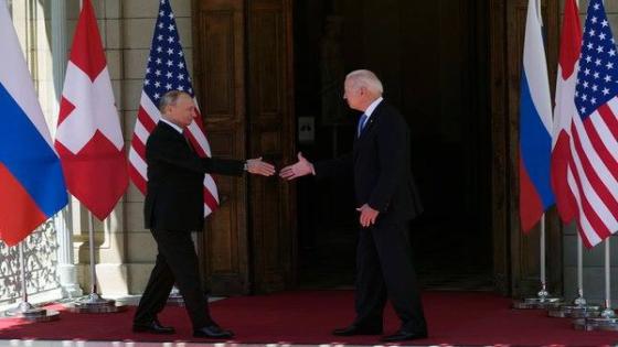 بمصافحة نادرة في عصر كورونا بدء القمة الأمريكية الروسية في جنيف