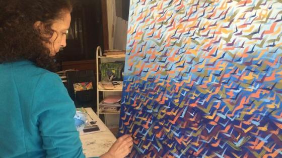 فوزية جعيدي: الفنانة التي تحدت كورونا بريشتها وصنعت عالما من الجمال والبهاء