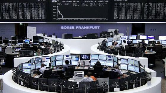 أسهم أوروبا ترتفع وترمب يعلق منح بطاقات الإقامة الدائمة وتأشيرات العمل لمكافحة البطالة