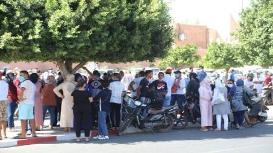 مستخدمو القطاع السياحي يحتجون أمام مقر ولاية جهة مراكش اسفي