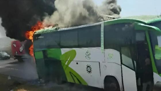 حريق مهول يلتهم حافلة لنقل المسافرين قرب مدينة البيضاء
