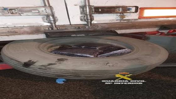 الحرس المدني يحجز كمية من المخدرات داخل شاحنة بميناء الجزيرة الخضراء قادمة من طنجة