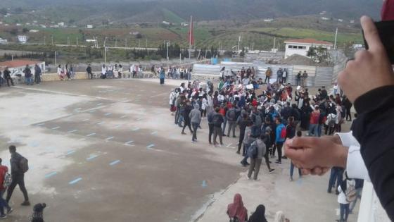 تلاميذ مركز اسطيحات بشفشاون يحتجون بسبب إغلاق القسم الداخلي