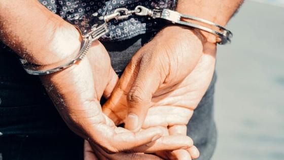 مصالح الأمن بسلا توقف شخصا بتهمة تزوير مئات الأوراق المالية