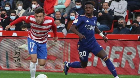 الريال يستعيد الصدارة برباعية غرناطة