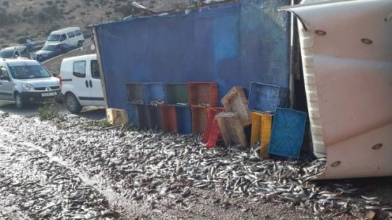 انقلاب شاحنة لنقل الأسماك بايت ملول