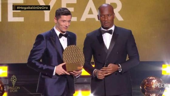 ليفاندوفيسكي يحصل على جائزة الكرة الذهبية لأفضل مهاجم 2021