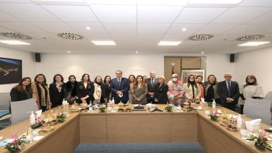 عزيز أخنوش يجتمع ببرلمانيات التجمع الوطني للأحرار ويطالب المرأة التجمعية بإسماع صوتها وأخذ المواقف لانها تلعب دورا مهما داخل الحزب