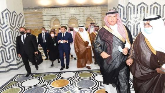 الرئيس الفرنسي يصل إلى جدة في زيارة رسمية