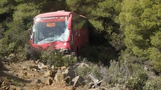 حادثة سير مميتة بعد انقلاب حافلة ضواحي الحسيمة