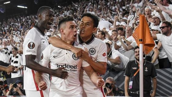 تتوج فرانكفورت بكأس الدوري الأوروبي