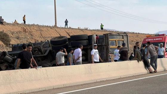 انقلاب شاحنة يتسبب في تعطيل حركة المرور في الطريق السيار بين أكادير و مراكش