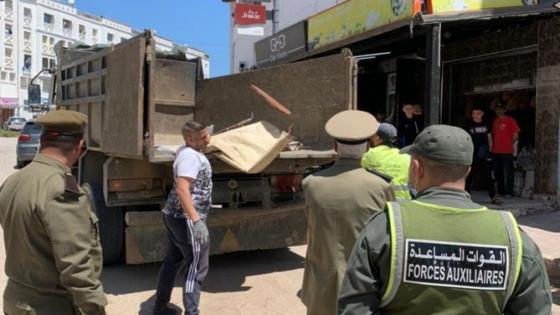 سلطات طنجة تقوم بعملية تحرير الملك العمومي بسوق الفلوجة