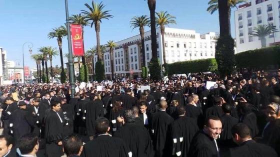 المحامون في وقفة احتجاجية أمام وزارة العدل