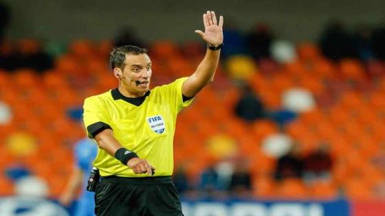 Bielsko Biala, Polen, 30.05.2019, FIFA Weltmeisterschaft Polen 2019, Gruppe D, Nigeria - Ukraine, Schiedsrichter Fernando Rapallini gestikuliert, gestik ( Defodi-01048-178536 *** Bielsko Biala, Poland, 30 05 2019, FIFA World Cup Poland 2019, Group D, Nigeria Ukraine, referee Fernando Rapallini gesticulated, gestic Defodi 01048 178536 Defodi-048