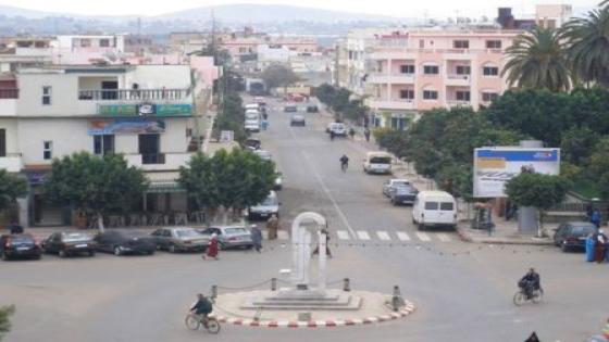 السلطات المحلية تقوم بعملية تحرير الملك العمومي بالقصر الكبير