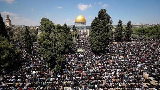 حديث الصورة: 250 ألف فلسطيني يُصلون الجمعة في الأقصى