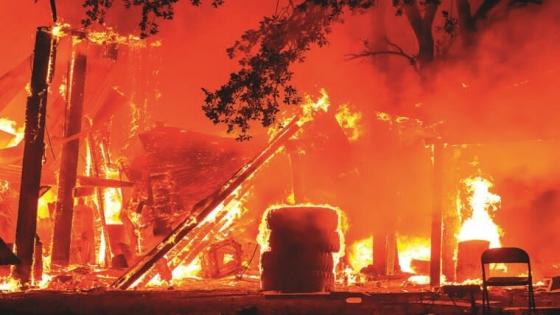 حريق غابات كاليفورنيا يجبر الآلاف على النزوح