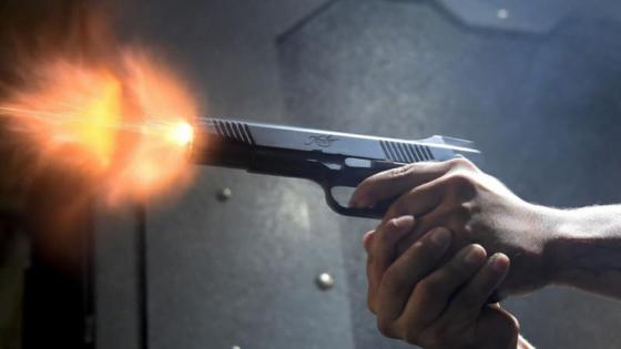 مقدم شرطة يضطر لاستعمال سلاحه الوظيفي لتوقيف شخص كان في حالة غير طبيعية