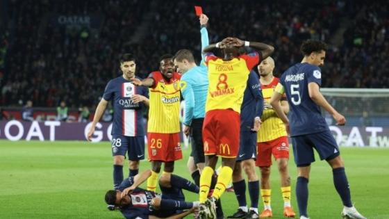 مدافع فريق لانس يعتذر لأشرف حكيمي