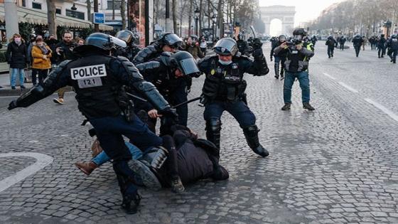 حديث الصورة: أعنف تدخلات للشرطة الفرنسية في حق المتظاهرين