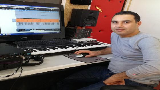 المبدع الفنان مصطفى الهيلالي يغني من كلماته وألحانه وتوزيعه : “الشعب كله فرحان”