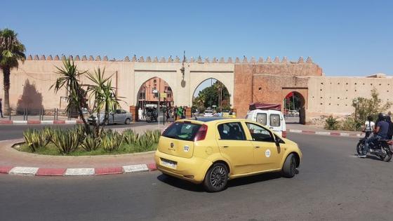 إيقاف العديد من سيارات الأجرة الصغيرة بمراكش بعد رفضها نقل المغاربة