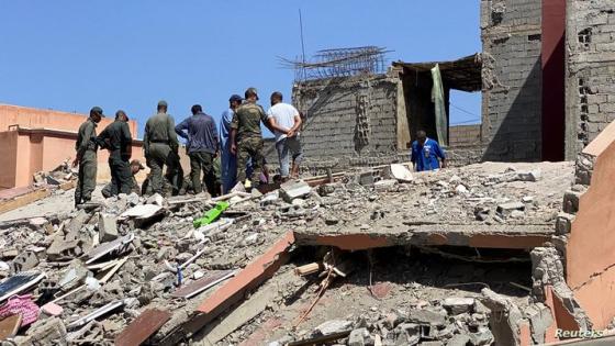 Rescuers carry a search operation following a powerful earthquake, in Amizmiz, in Morocco, September 9, 2023. REUTERS/Abdelhak Balhaki