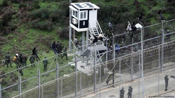 سياج متطور ومضاد للتسلق بميناء سبتة للحد من الهجرة