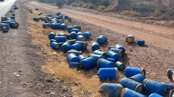 انقلاب شاحنة محملة بقنينات الغاز تخلف إصابة السائق والعديد من الخسائر المادية ضواحي طنجة