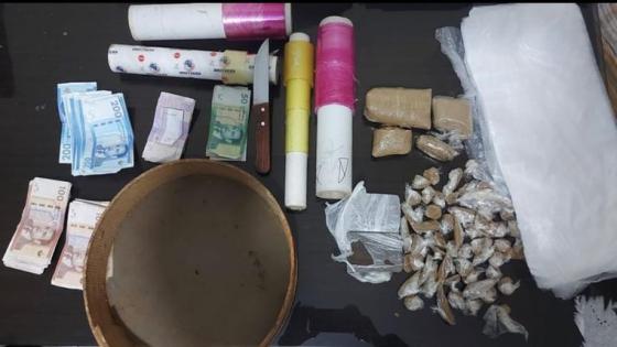 عناصر الشرطة بطنجة تعتقل شخصين بتهمة ترويج مخدر الشيرا