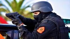 موظف شرطة بأمن أزرو يضطر لاستعمال سلاحه الوظيفي لتوقيف شخص هاجمه بكلب شرس وسلاح أبيض