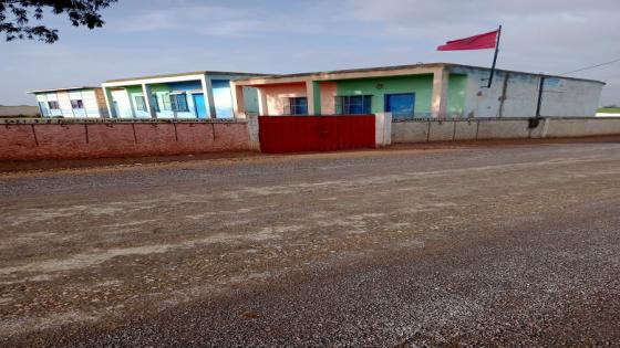 أباء وأولياء تلاميذ مدرسة البيادرة بأولاد أفرج بإقليم الجديدة يشتكون من الغياب الدائم لأحد المعلمين؟