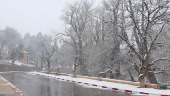 رياح عاصفية قوية وتساقطات ثلجية وزخات رعدية وطقس بارد من الإثنين إلى الأربعاء بعدد من مناطق المملكة (نشرة إنذارية محينة)