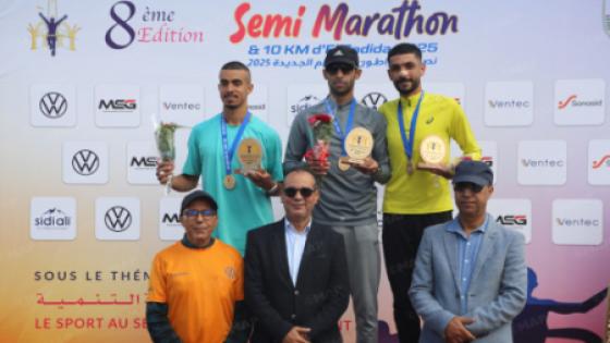 العداء المغربي أسمر سعيد يتوج بلقب النسخة الثامنة لنصف ماراطون الجديدة