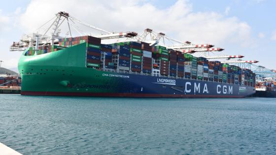 باخرة “CMA CGM NOTRE DAME”، إحدى أكبر ناقلات الحاويات، ترسو بميناء طنجة المتوسط