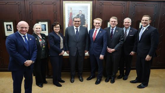  رئيس الحكومة يتباحث مع وفد من الكونغرس الأمريكي