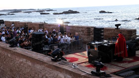 مهرجان “موغا”: حفل مفتوح للموسيقى الإلكترونية يلهب حماس جمهور الصويرة