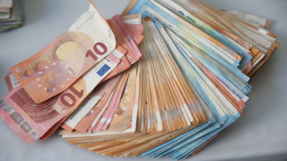 المغاربة المقيمون بالخارج .. تحويلات مالية تناهز 39,98 مليار درهم عند متم أبريل (مكتب الصرف)