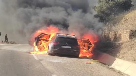 حريق يلتهم سيارة بالكامل بمنطقة عين لحصن ضواحي تطوان