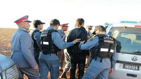 عناصر الدرك تعتقل عضوا جماعيا بإقليم العرائش داخل سيارة محملة بالحشيش