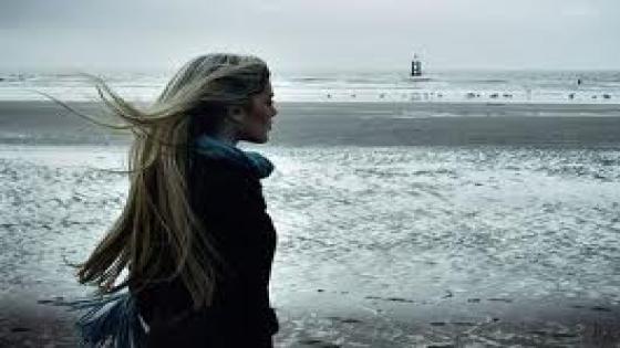 قصيدة(شظايا من جمر)للشاعرة مليكة بوصوف