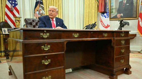 الرئيس الأمريكي يوقع أمراً تنفيذياً بإغلاق وزارة التعليم