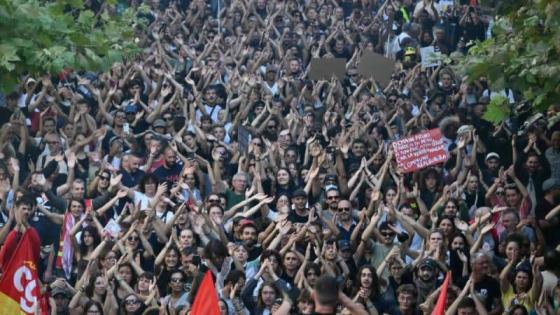 احتجاجات في شوارع فرنسا ضد ميزانية التقشف