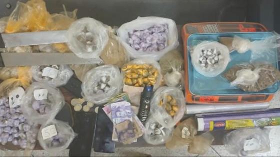 مصالح الأمن بطنجة تتفاعل مع فيديو متداول يوثق لقيام أشخاص بالتزود بالمخدرات من نافذة منزل